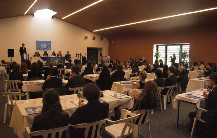 Tomun: gli studenti assistono alla simulazione di una Conferenza delle Nazioni Unite sia come partecipanti sia come speaker, iniziativa svolta per la prima volta all’IST nel 2012
